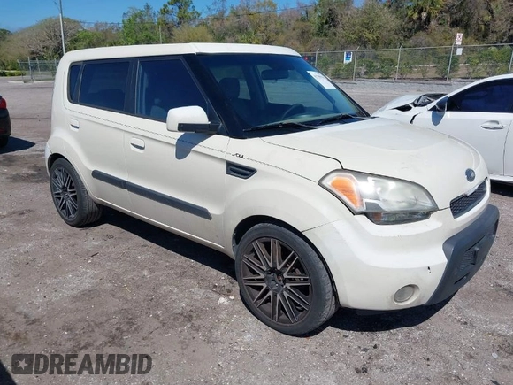 2010 Kia Soul + with VIN KNDJT2A24A7044597, listed as a IAAI auction lot 41798936 with 152,707 mi miles. Bid and sale history available at carsss.com. Image 1.