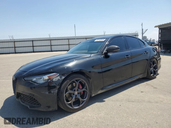 2018 Alfa Romeo Giulia Ti Sport z VIN ZARFAECN7J7588845, wystawiony jako Copart lot #55140535 z przebiegiem Nie podano mil oraz Szkoda całkowita • Salvage title. Historia ofert i sprzedaży dostępna na DreamBid. Obrazek 1.
