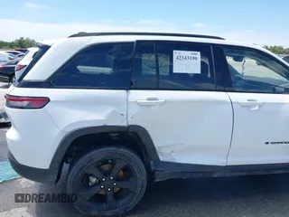 2022 Jeep Grand Cherokee Laredo with VIN 1C4RJHAG1N8627233, listed as a IAAI auction lot 42343190 with 38,107 mi miles and . Bid and sale history available at DreamBid. Image 12.