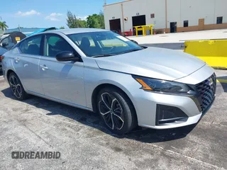2024 Nissan Altima SR z VIN 1N4BL4CVXRN362258, wystawiony jako IAAI lot #42346465 z przebiegiem 40 265 mil mil oraz . Historia ofert i sprzedaży dostępna na DreamBid. Obrazek 1.