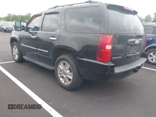 2009 Chevrolet Tahoe LTZ z VIN 1GNFK330X9R130028, wystawiony jako IAAI lot #42113713 z przebiegiem 135 631 mil mil oraz . Historia ofert i sprzedaży dostępna na DreamBid. Obrazek 3.