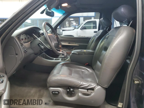 2002 Ford Explorer Sport XLS z VIN 1FMZU70E42UC30826, wystawiony jako Copart lot #42163415 z przebiegiem 148 764 mil mil oraz Szkoda całkowita • Salvage title. Historia ofert i sprzedaży dostępna na DreamBid. Obrazek 7.