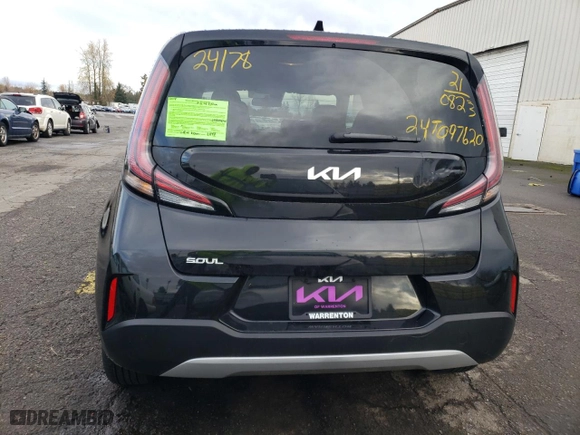 2025 Kia Soul LX with VIN KNDJ23AU8S7924178, listed as a Copart auction lot 82247894 with 7,604 mi miles and Salvage Title. Bid and sale history available at carsss.com. Image 6.