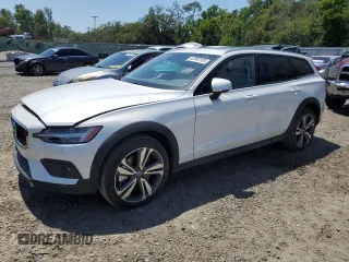 2025 Volvo V60 Cross Country Plus with VIN YV4L12WK0S2146031, listed as a Copart auction lot 52360105 with 5,046 mi miles and Clean Title. Bid and sale history available at carsss.com. Image 1.