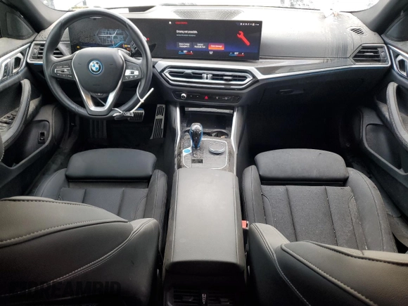 2023 BMW i4 eDrive35 z VIN WBY43AW02PFP44405, wystawiony jako Copart lot #56287965 z przebiegiem 18 085 mil mil oraz Czysty tytuł • Clean title. Historia ofert i sprzedaży dostępna na DreamBid. Obrazek 8.