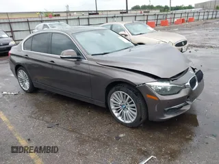 2014 BMW 3 Series 328i z VIN WBA3A5G55ENP33709, wystawiony jako IAAI lot #42194253 z przebiegiem 107 416 mil mil oraz . Historia ofert i sprzedaży dostępna na DreamBid. Obrazek 1.