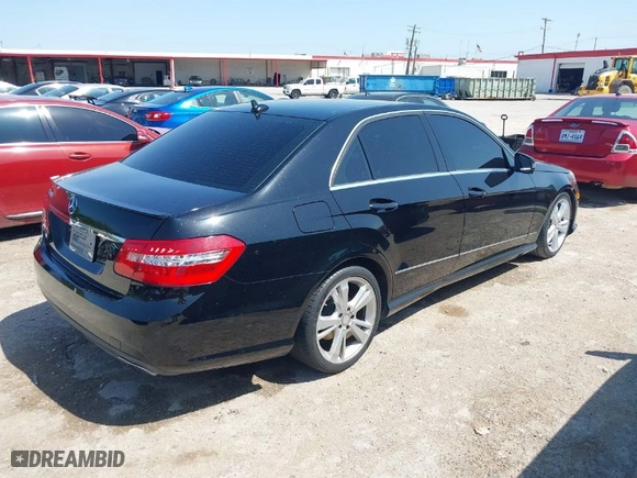 2013 Mercedes-Benz E-Class E 350 Luxury with VIN WDDHF5KB0DA752171, listed as a IAAI auction lot 41929432 with 126,051 mi miles. Bid and sale history available at carsss.com. Image 4.