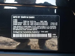 2024 BMW XM z VIN 5YM23CS0XR9U58952, wystawiony jako IAAI lot #41781429 z przebiegiem 8621 mil mil oraz . Historia ofert i sprzedaży dostępna na DreamBid. Obrazek 9.
