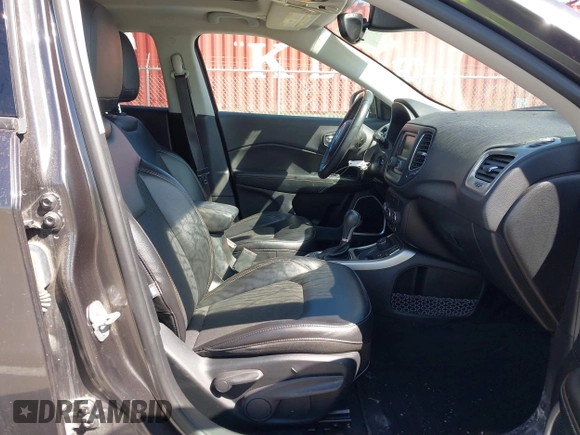 2018 Jeep Compass Altitude with VIN 3C4NJDBB3JT316425, listed as a IAAI auction lot 41923797 with 96,969 mi miles and . Bid and sale history available at carsss.com. Image 5.
