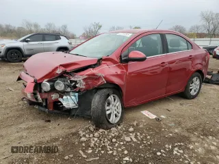 2015 Chevrolet Sonic LT z VIN 1G1JC5SH0F4162992, wystawiony jako Copart lot #53791265 z przebiegiem 76 209 mil mil oraz Szkody całkowita. Historia ofert i sprzedaży dostępna na DreamBid. Obrazek 1.