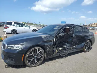 2021 BMW 5 Series 530i z VIN WBA53BH04MWX10189, wystawiony jako Copart lot #49312165 z przebiegiem Nie podano mil oraz Czysty tytuł • Clean title. Historia ofert i sprzedaży dostępna na DreamBid. Obrazek 1.