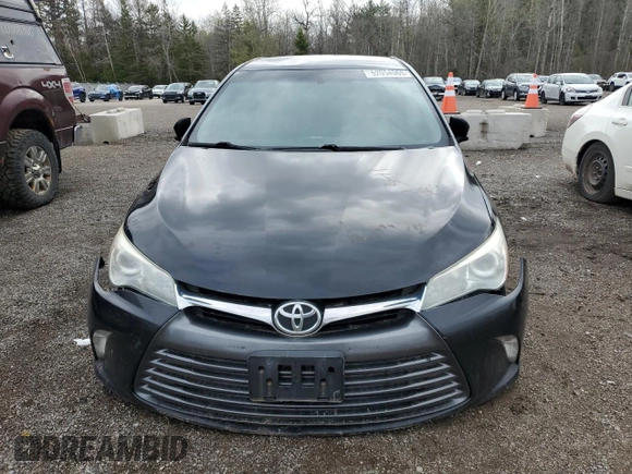 2015 Toyota Camry XLE z VIN 4T1BF1FK7FU498457, wystawiony jako Copart lot #52054965 z przebiegiem 230 413 mil mil oraz Czysty tytuł • Clean title. Historia ofert i sprzedaży dostępna na DreamBid. Obrazek 5.