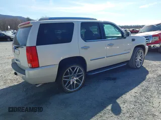 2009 Cadillac Escalade z VIN 1GYFK53219R121847, wystawiony jako IAAI lot #41818934 z przebiegiem 132 293 mil mil oraz . Historia ofert i sprzedaży dostępna na DreamBid. Obrazek 4.