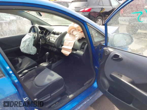 2007 Honda Fit Sport z VIN JHMGD38687S066337, wystawiony jako IAAI lot #41650915 z przebiegiem 227 776 mil mil oraz . Historia ofert i sprzedaży dostępna na DreamBid. Obrazek 5.