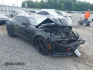 2021 Chevrolet Camaro LT1 с VIN 1G1FF1R75M0132281, выставлен на аукционе IAAI как лот 42223403 с пробегом 70 773 миль миль и . История ставок и продаж доступна на DreamBid. Изображение 1.