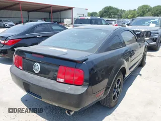 2008 Ford Mustang Deluxe с VIN 1ZVHT80N385174953, выставлен на аукционе IAAI как лот 42332310 с пробегом 110 567 миль миль и . История ставок и продаж доступна на DreamBid. Изображение 4.