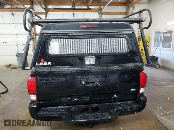 2023 Toyota Tacoma SR z VIN 3TYRZ5CN0PT032427, wystawiony jako Copart lot #87620985 z przebiegiem 32 010 mil mil oraz Szkoda całkowita • Salvage title. Historia ofert i sprzedaży dostępna na DreamBid. Obrazek 6.