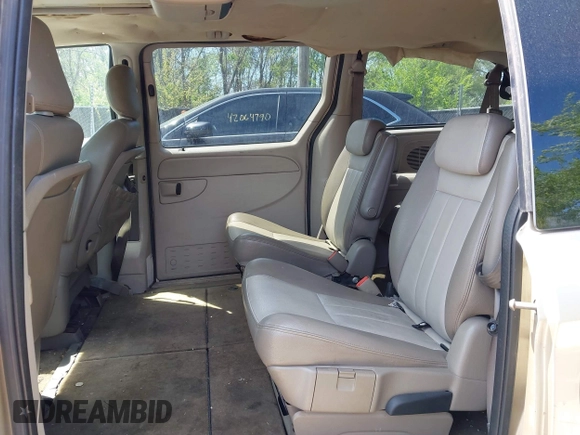 2005 Dodge Caravan SXT with VIN 2D4GP44L35R354679, listed as a IAAI auction lot 42086549 with 225,428 mi miles. Bid and sale history available at carsss.com. Image 8.