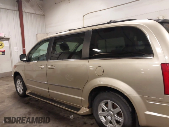 2010 Chrysler Town & Country Touring with VIN 2A4RR5D17AR184092, listed as a IAAI auction lot 41727926 with 158,937 mi miles and . Bid and sale history available at DreamBid. Image 15.