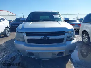2010 Chevrolet Suburban LS with VIN 1GNUKHE31AR165699, listed as a IAAI auction lot 41509508 with 260,762 mi miles. Bid and sale history available at carsss.com. Image 12.