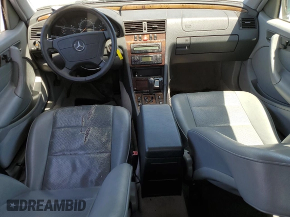 2000 Mercedes-Benz C 230/260/280/320 z VIN WDBHA29G4YA860192, wystawiony jako Copart lot #55161175 z przebiegiem 196 961 mil mil oraz Szkoda całkowita • Salvage title. Historia ofert i sprzedaży dostępna na DreamBid. Obrazek 8.