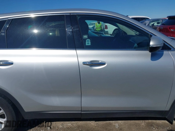 2020 Kia Sorento LX with VIN 5XYPG4A33LG664852, listed as a IAAI auction lot 41739019 with 110,424 mi miles. Bid and sale history available at carsss.com. Image 14.