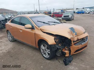 2012 Volvo S60 T5 with VIN YV1622FS8C2128644, listed as a IAAI auction lot 41216738 with 189,651 mi miles. Bid and sale history available at carsss.com. Image 1.