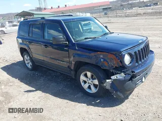 2014 Jeep Patriot Latitude with VIN 1C4NJRFB0ED760607, listed as a IAAI auction lot 41846134 with 136,041 mi miles. Bid and sale history available at carsss.com. Image 1.