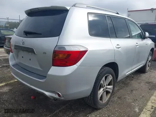 2008 Toyota Highlander Sport with VIN JTEDS43A282063264, listed as a IAAI auction lot 41664740 with 118,756 mi miles. Bid and sale history available at carsss.com. Image 4.
