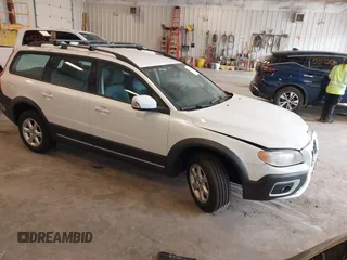 2008 Volvo XC70 z VIN YV4BZ982681005778, wystawiony jako IAAI lot #42254211 z przebiegiem 123 609 mil mil oraz . Historia ofert i sprzedaży dostępna na DreamBid. Obrazek 1.