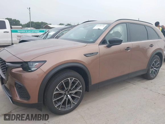 2025 Mazda CX-70 Premium Plus with VIN JM3KJEHA1S1111323, listed as a IAAI auction lot 42109316 with 561 mi miles and . Bid and sale history available at DreamBid. Image 2.