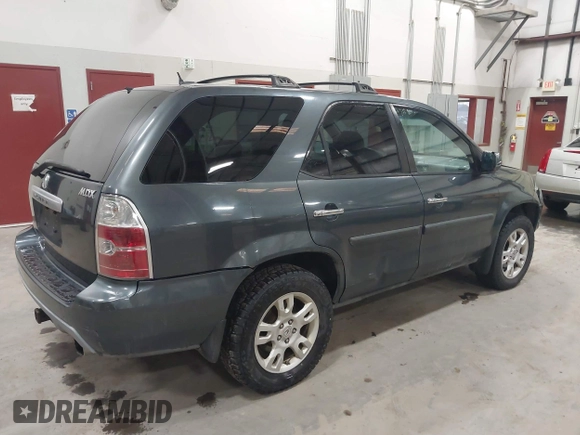 2005 Acura MDX Touring with VIN 2HNYD18905H546598, listed as a IAAI auction lot 41640329 with 271,101 mi miles. Bid and sale history available at carsss.com. Image 4.