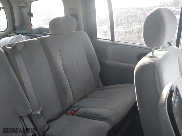 2005 Chevrolet TrailBlazer LS with VIN 1GNET16S456110380, listed as a IAAI auction lot 41440720 with 151,700 mi miles. Bid and sale history available at carsss.com. Image 8.