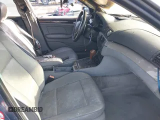 2002 BMW 3 Series 325i with VIN WBAET374X2NG72824, listed as a IAAI auction lot 41822437 with 1 mi miles. Bid and sale history available at carsss.com. Image 5.