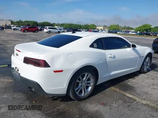 2015 Chevrolet Camaro LS z VIN 2G1FB1E32F9140247, wystawiony jako IAAI lot #42240205 z przebiegiem 196 142 mil mil oraz . Historia ofert i sprzedaży dostępna na DreamBid. Obrazek 4.