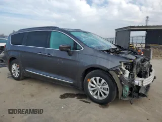 2017 Chrysler Pacifica Touring L with VIN 2C4RC1BG4HR593152, listed as a Copart auction lot 87869615 with 83,292 mi miles and Salvage Title. Bid and sale history available at DreamBid. Image 4.