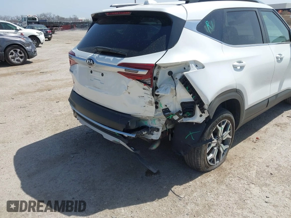 2021 Kia Seltos EX z VIN KNDERCAA4M7165986, wystawiony jako IAAI lot #41815940 z przebiegiem 61 615 mil mil oraz . Historia ofert i sprzedaży dostępna na DreamBid. Obrazek 12.