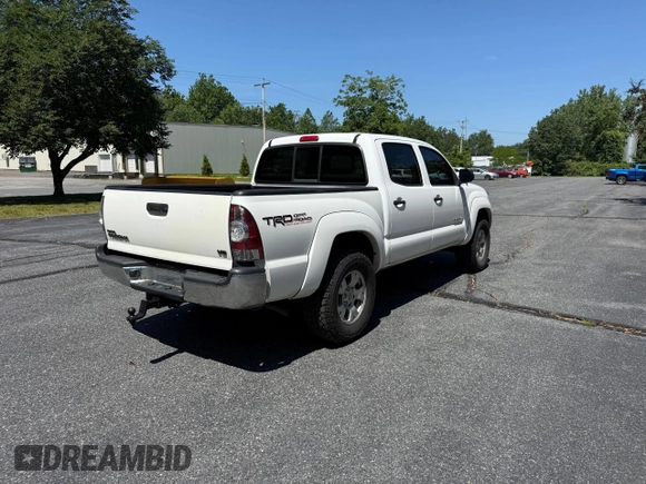 2013 Toyota Tacoma with VIN 5TFLU4EN1DX063442, listed as a Copart auction lot 62521295 with 211,682 mi miles and Clean title. Bid and sale history available at DreamBid. Image 4.