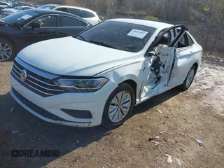 2020 Volkswagen Jetta S z VIN 3VWCB7BUXLM042951, wystawiony jako IAAI lot #42012007 z przebiegiem 61 806 mil mil oraz . Historia ofert i sprzedaży dostępna na DreamBid. Obrazek 2.