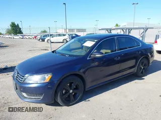 2013 Volkswagen Passat SE с VIN 1VWBN7A39DC129965, выставлен на аукционе IAAI как лот 42302910 с пробегом 182 874 миль миль и . История ставок и продаж доступна на DreamBid. Изображение 2.
