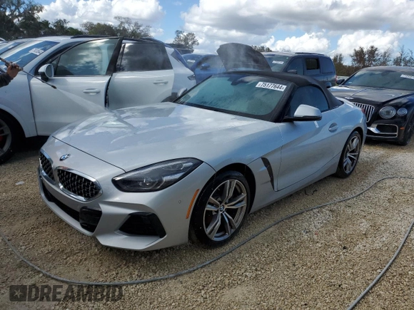 2022 BMW Z4 sDrive30i z VIN WBAHF3C06NWX82076, wystawiony jako Copart lot #75177644 z przebiegiem 2824 mil mil oraz Szkody całkowita. Historia ofert i sprzedaży dostępna na DreamBid. Obrazek 1.