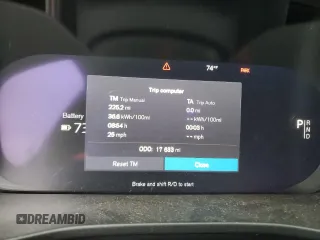 2022 Volvo XC40 Twin Plus z VIN YV4ED3UR0N2691608, wystawiony jako Copart lot #79759674 z przebiegiem 17 633 mil mil oraz Szkoda całkowita • Salvage title. Historia ofert i sprzedaży dostępna na DreamBid. Obrazek 9.