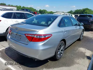 2017 Toyota Camry XLE z VIN 4T1BF1FK6HU411103, wystawiony jako IAAI lot #42233170 z przebiegiem 125 740 mil mil oraz . Historia ofert i sprzedaży dostępna na DreamBid. Obrazek 4.