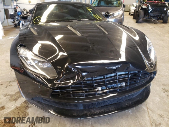 2017 Aston Martin DB11 z VIN SCFRMFAV9HGL02951, wystawiony jako Copart lot #53633992 z przebiegiem 28 066 mil mil oraz . Historia ofert i sprzedaży dostępna na DreamBid. Obrazek 9.