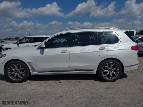 2021 BMW X7 xDrive40i with VIN 5UXCW2C03M9F63758, listed as a IAAI auction lot 41708939 with 57,872 mi miles. Bid and sale history available at carsss.com. Image 14.