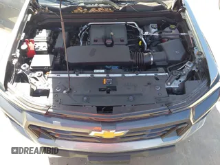 2023 Chevrolet Colorado 2WD LT z VIN 1GCPSCEK4P1231718, wystawiony jako IAAI lot #41718041 z przebiegiem 4 380 mil mil oraz . Historia ofert i sprzedaży dostępna na DreamBid. Obrazek 10.