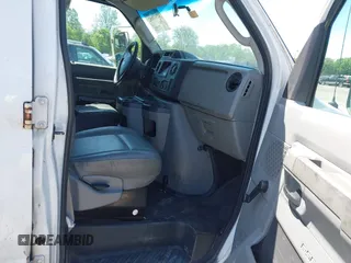 2011 Ford E-Series Commercial z VIN 1FDSS3EL7BDA76197, wystawiony jako IAAI lot #42317052 z przebiegiem 380 840 mil mil oraz . Historia ofert i sprzedaży dostępna na DreamBid. Obrazek 5.