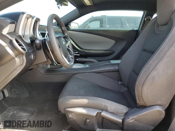 2014 Chevrolet Camaro LS z VIN 2G1FA1E31E9304055, wystawiony jako Copart lot #55321075 z przebiegiem 106 162 mil mil oraz Szkoda całkowita • Salvage title. Historia ofert i sprzedaży dostępna na DreamBid. Obrazek 7.