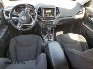 2016 Jeep Cherokee Latitude z VIN 1C4PJLCB6GW113825, wystawiony jako Copart lot #53894565 z przebiegiem 261 674 mil mil oraz Szkoda całkowita • Salvage title. Historia ofert i sprzedaży dostępna na DreamBid. Obrazek 8.