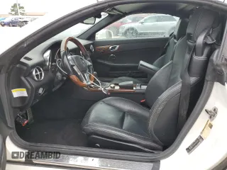 2012 Mercedes-Benz SLK 350 z VIN WDDPK5HA8CF008938, wystawiony jako Copart lot #57484345 z przebiegiem 84 627 mil mil oraz Szkody całkowita. Historia ofert i sprzedaży dostępna na DreamBid. Obrazek 7.